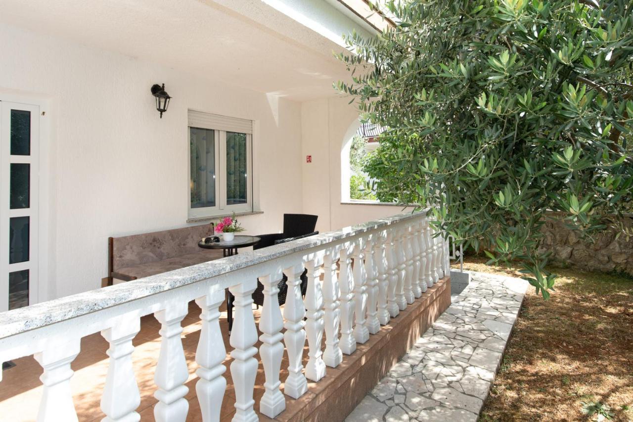 Adria-Holiday House With A Private Pool In Krk Корнич Экстерьер фото