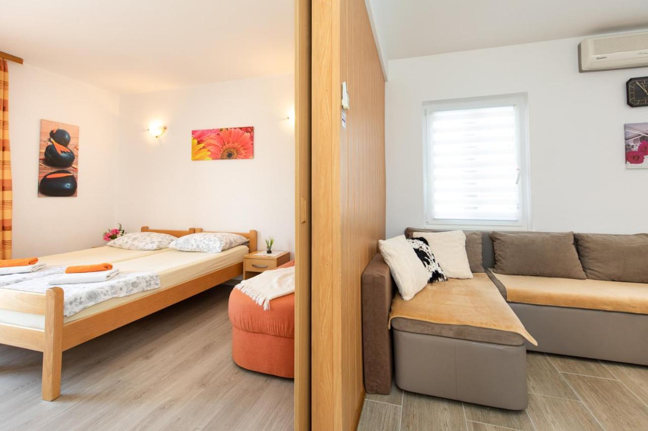 Adria-Holiday House With A Private Pool In Krk Корнич Экстерьер фото