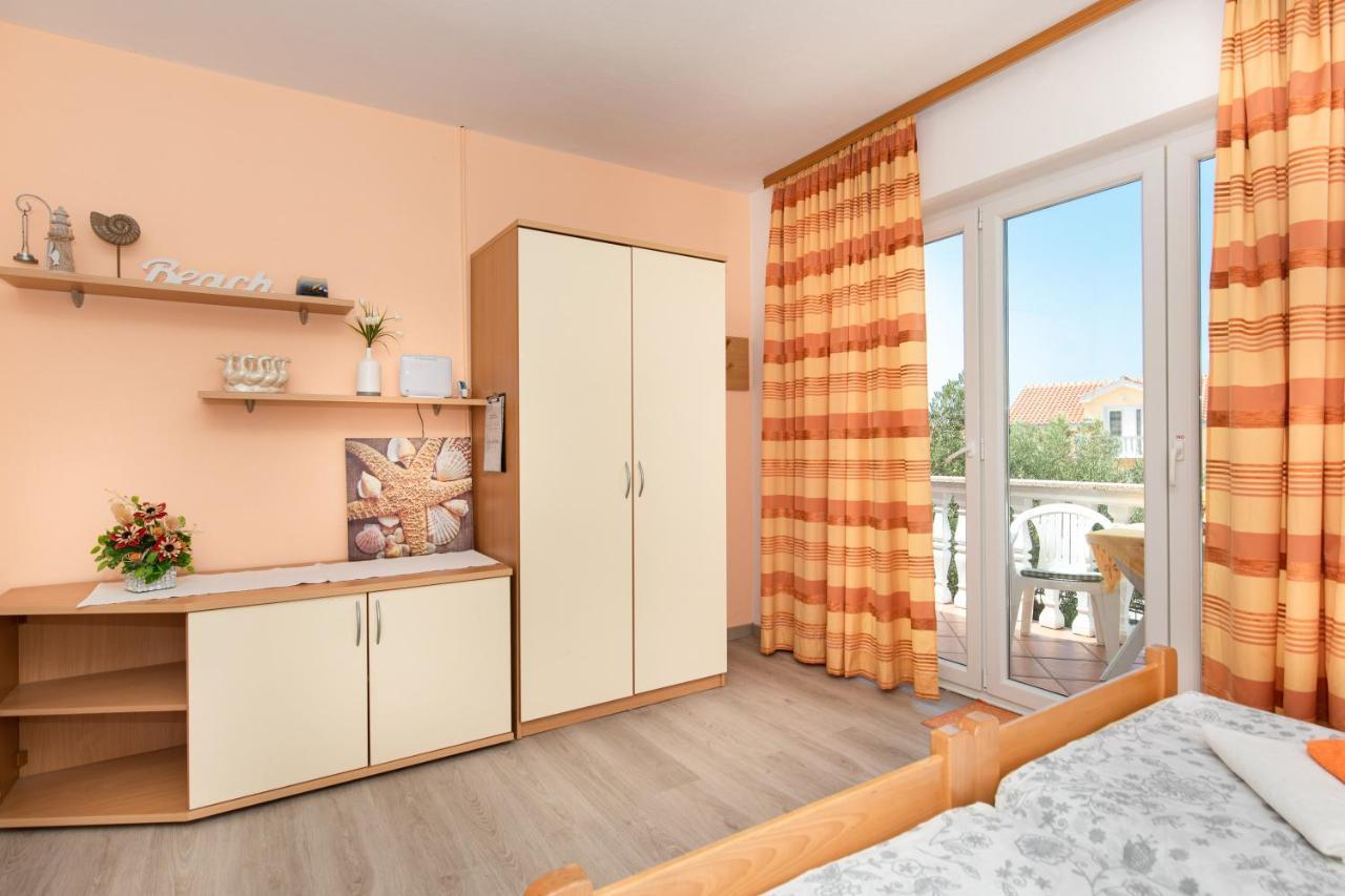 Adria-Holiday House With A Private Pool In Krk Корнич Экстерьер фото
